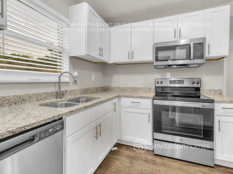 8061 Delaroche Dr — Photo 13
