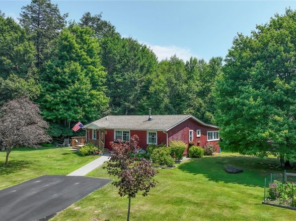 24 Morris Dr, Loch Sheldrake, NY 12759