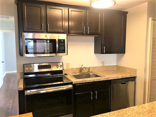 River Market Flats — Photo 1