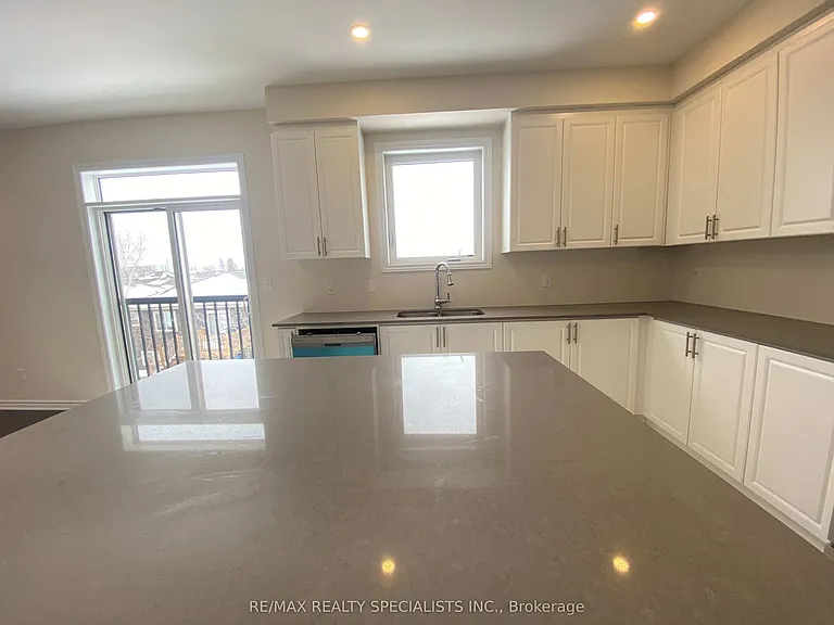17 Oriole Cres — Photo 11