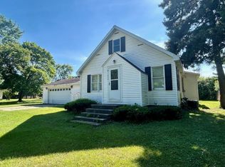 808 S Lakeshore Rd, Harbor Beach, MI 48441