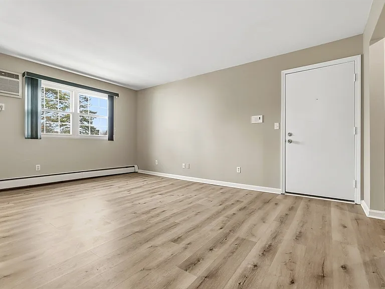 6 Venice St #B6 — Photo 4