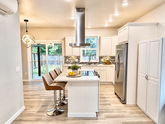 3rd image of 3101 Calvary Ct