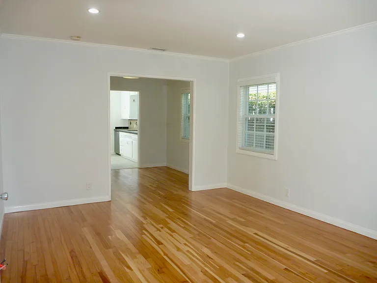 845 Flower Ave — Photo 9