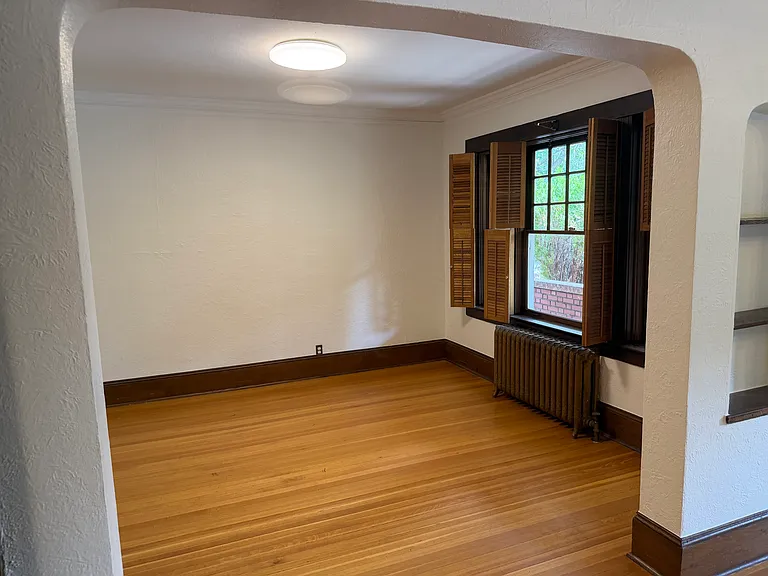 903 Newport St — Photo 6