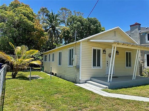 3rd image of 3611 Oak Ave #3611