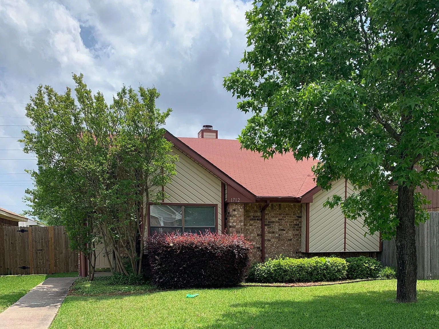 1712 Hackamore St — Photo 1