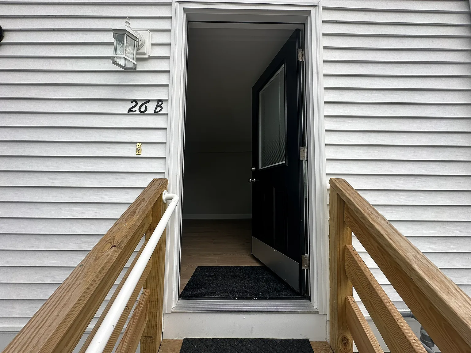 2 bed, 950 sqft, $3,000 — Photo 2