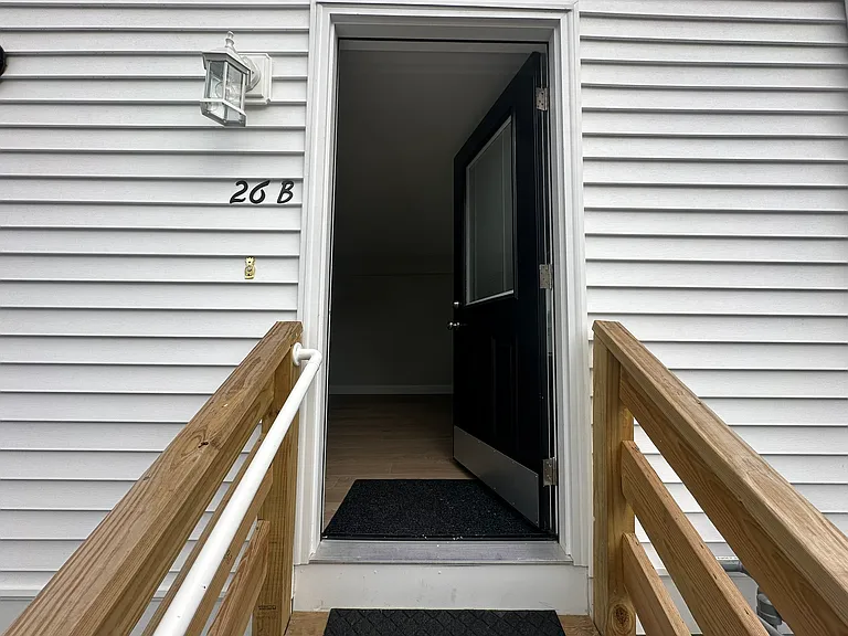 26 Grove St #B — Photo 2