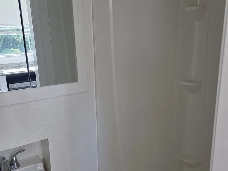 934 Clark St E — Photo 10