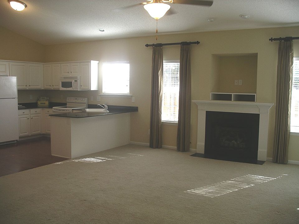 2nd image of 212 Twin Oaks Ln
