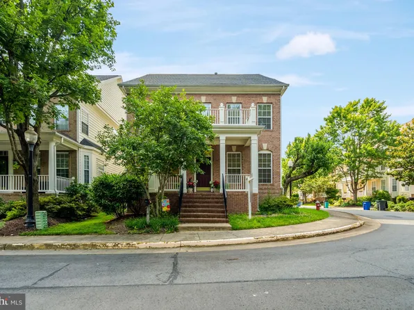 9776 Maple Trace Cir, Fairfax, VA 22032