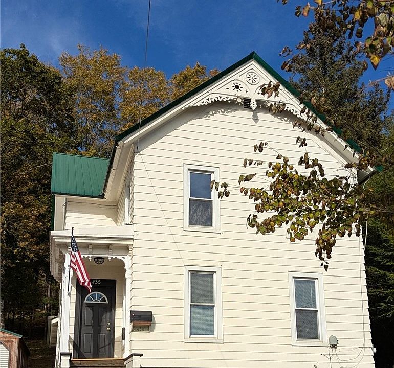 1st image of 435 Main St