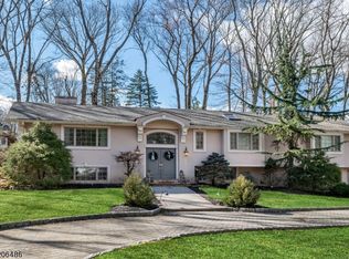 692 High Mountain Rd, Franklin Lakes, NJ 07417