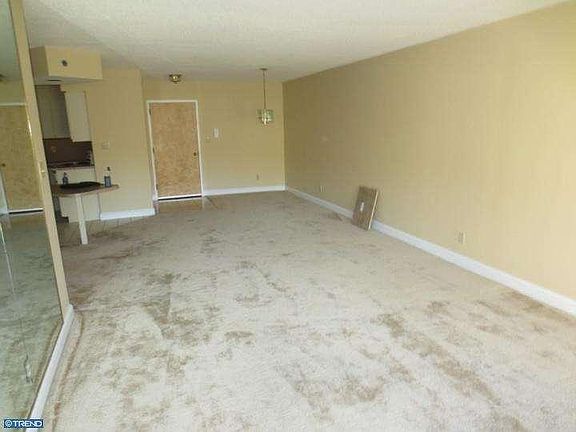 3rd image of 1704 N Park Dr APT 203