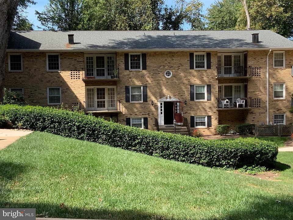 1st image of 3800 Lyndhurst Dr APT 301