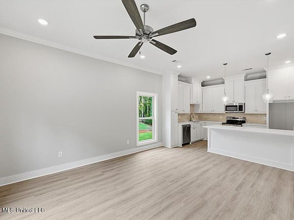5th image of 249 Smith Dr