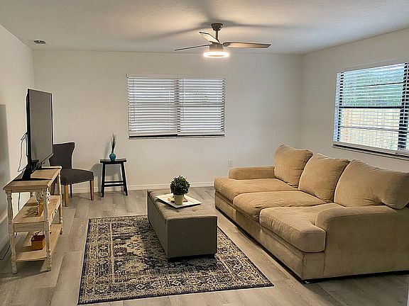 3rd image of 4723 Woodward Pl