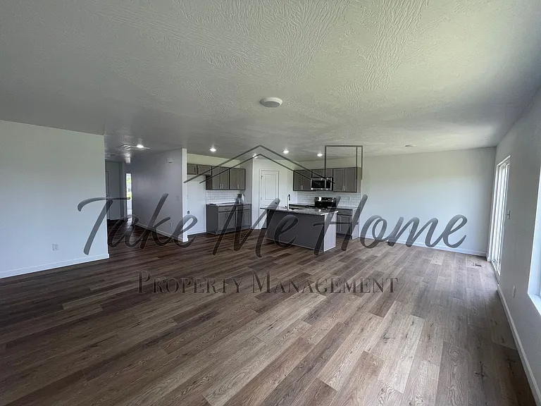 1737 N Boxwood Dr — Photo 4