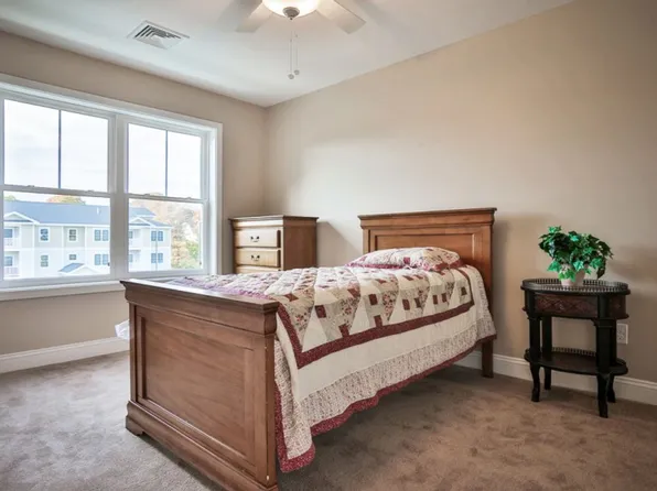 Longview Place Apartments - Two Bedroom Two Bath with Stackable Washer/Dryer