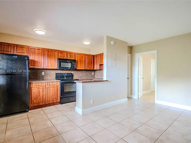 715 NE 6th St #3 — Photo 5