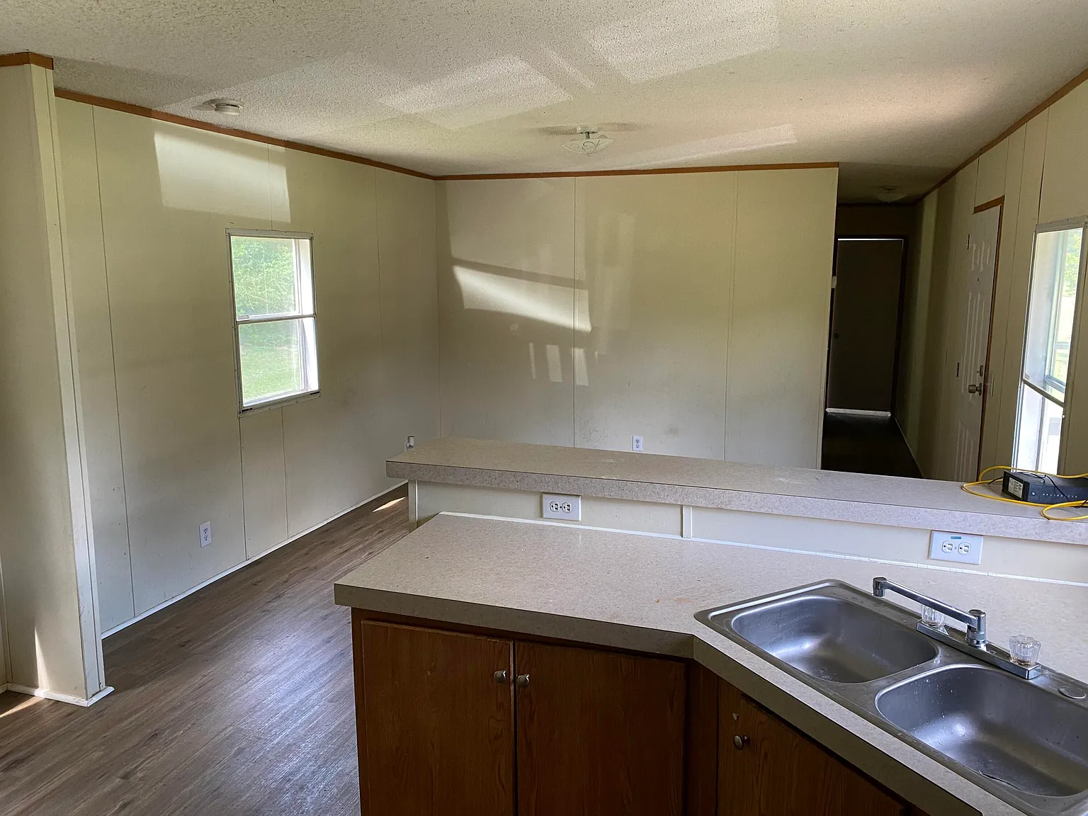 3 bed, 2.0 bath, 924 sqft, $1,000 — Photo 3