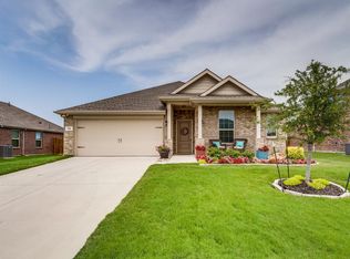 123 Rain Cloud Dr, Waxahachie, TX 75165
