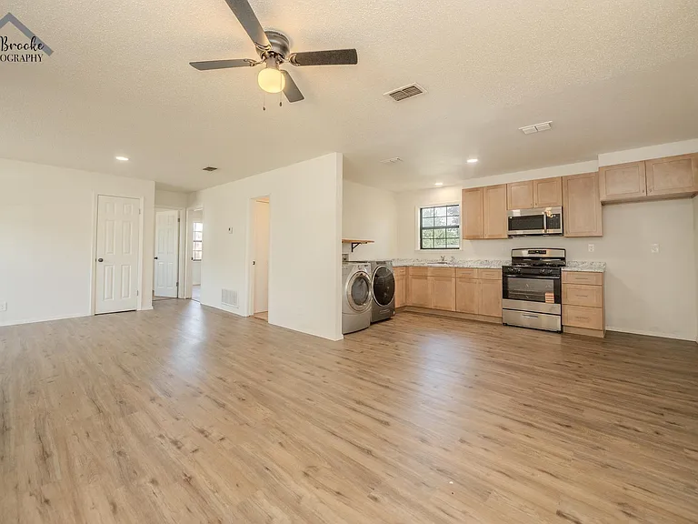 1643 Best Blvd — Photo 8