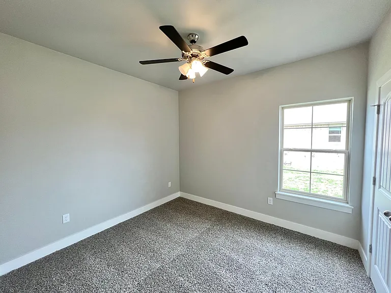 904 Maple View St — Photo 16