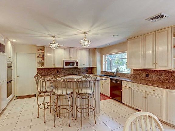 3rd image of 70 Geralind Dr