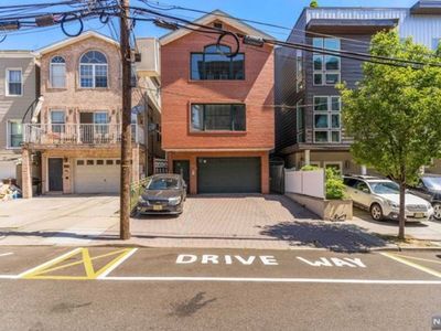 312 6th St #3, Union City, NJ, 07087