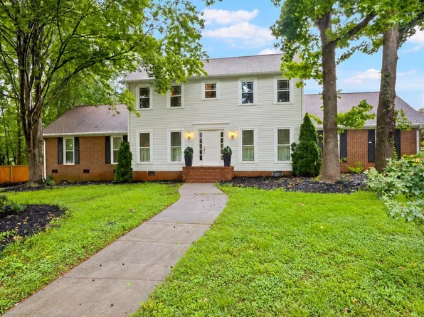 114 Woodhill Ln, Simpsonville, SC 29681