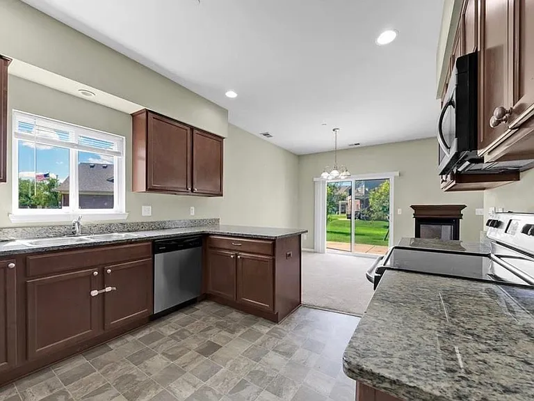 14357 Shadywood Dr — Photo 8