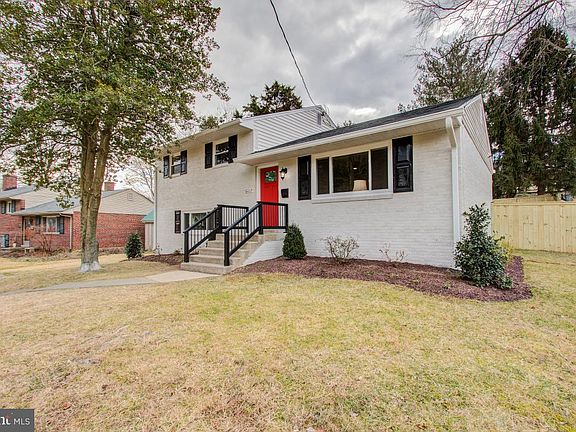 2nd image of 12209 Hunters Ln