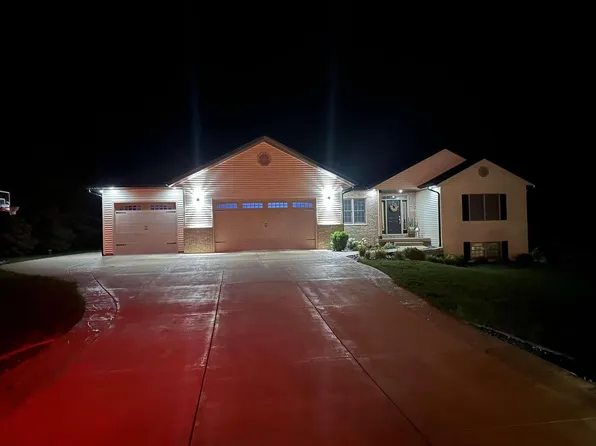 N821 Twin Knolls DRIVE, Fort Atkinson, WI 53538