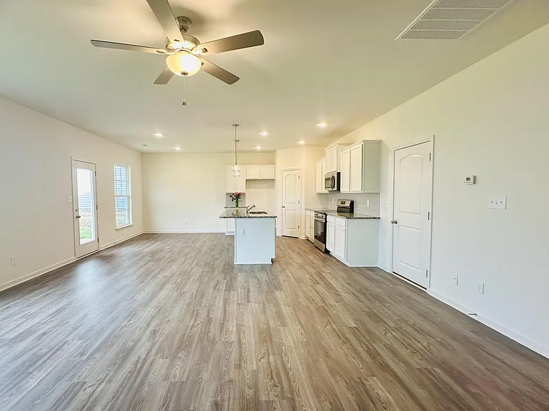 2380 Geranium Ln — Photo 7