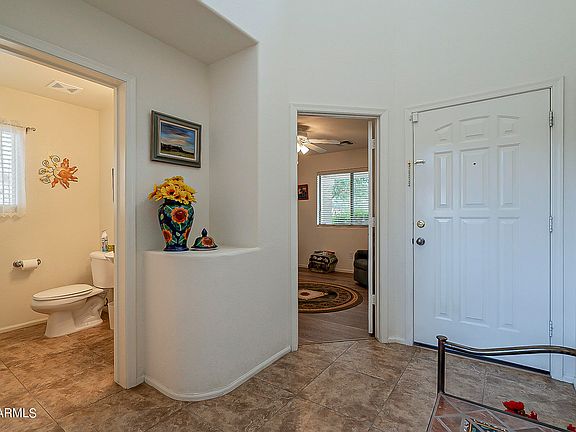 3rd image of 1032 E Palomino Way
