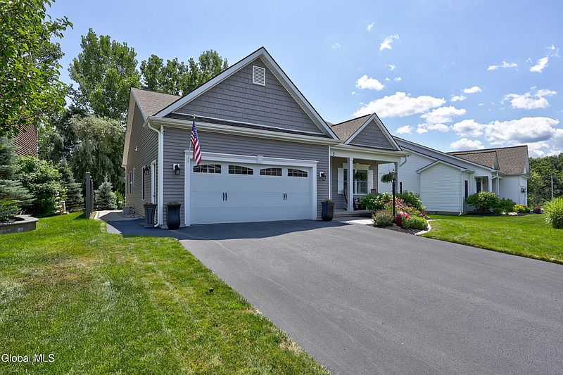 3rd image of 7 Woodlake Drive