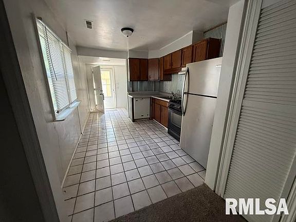 5th image of 2204 E Adams St