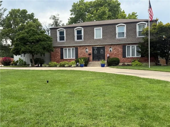 4950 Parish Dr, Roeland Park, KS 66205