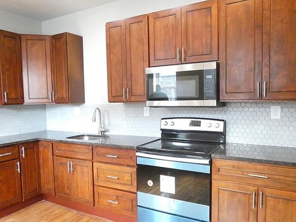 5th image of 3400 Emerald St Floor 1