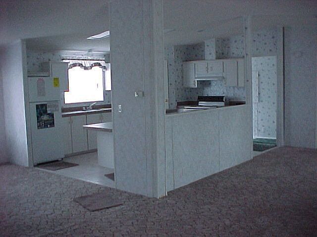 Kitchen w/pantry