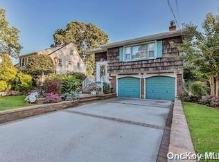 295 Smith St, Freeport, NY 11520