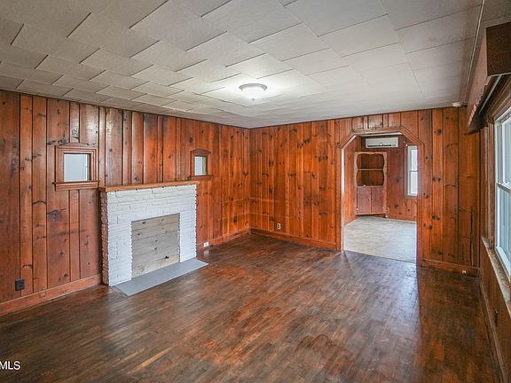 4th image of 421 Hicks St