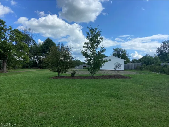 6717 S Salem Warren Rd, Canfield, OH 44406