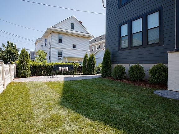 4th image of 43 Wright Ave