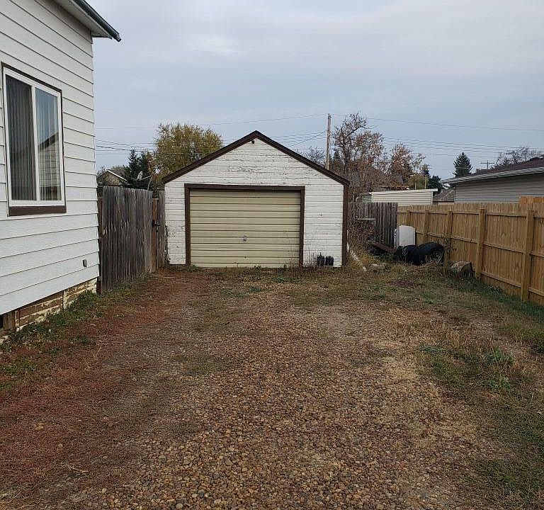 207 5th St N, Richardton, ND 58652 MLS 23482 Zillow