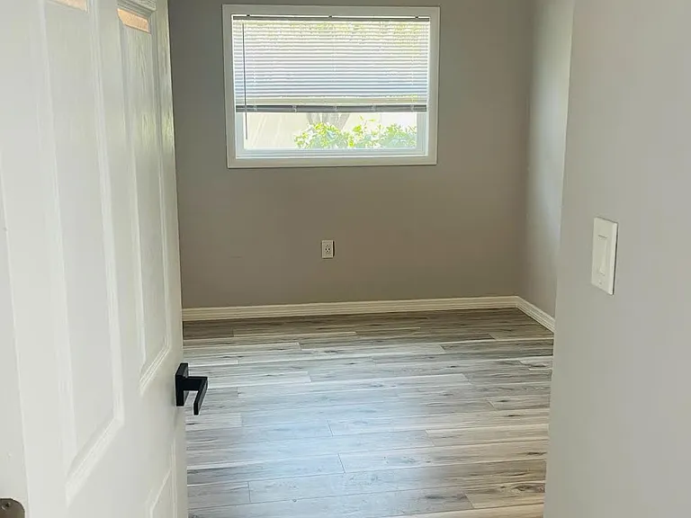 188 Berkshire Ln — Photo 11