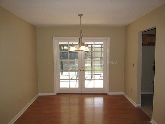 3rd image of 103 E Cottesmore Cir