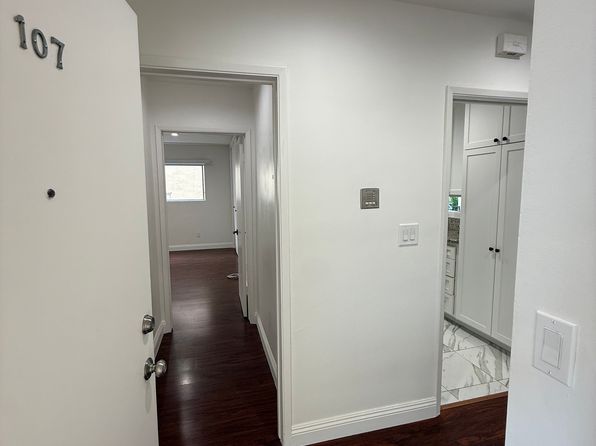 124 N Clark Dr APT 107